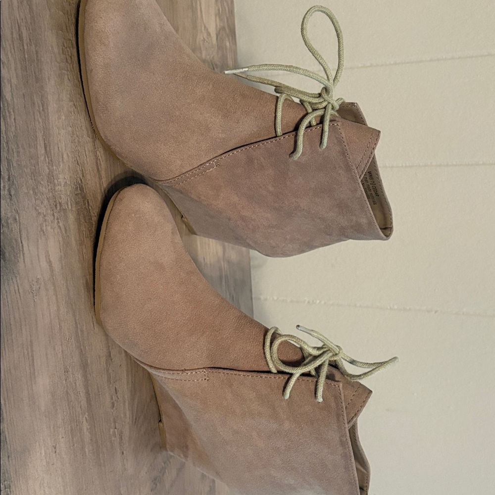 New Directions Tan Ankle Boots